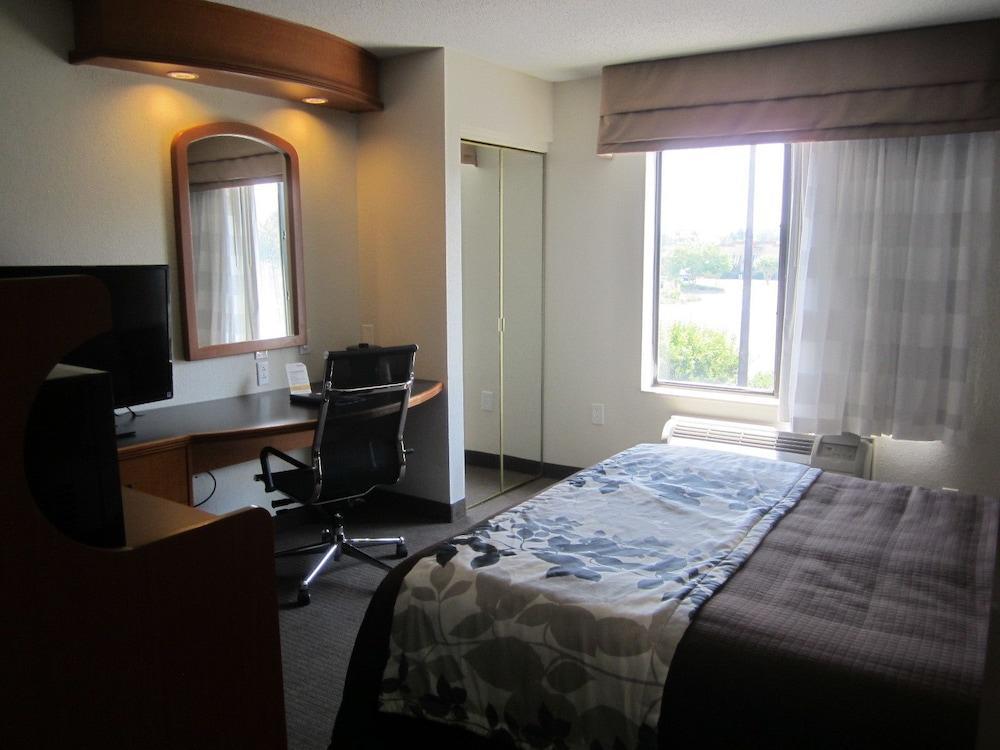 Готель Clarion Pointe Albemarle Екстер'єр фото